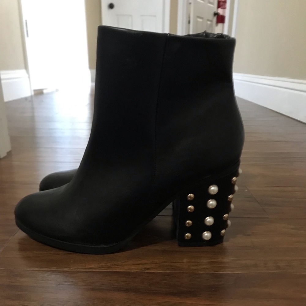Express brand new w/o tags pearl heeled booties